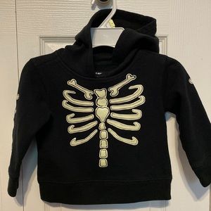 OshKosh glow-in-the-dark skeleton hoodie. Size 2T.